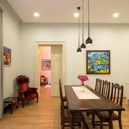 - Centrum, Urban Tower 아파트 *